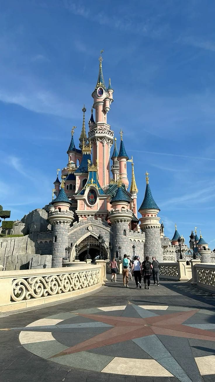 Disney Paris, França . Experiência exclusiva Sena Tour