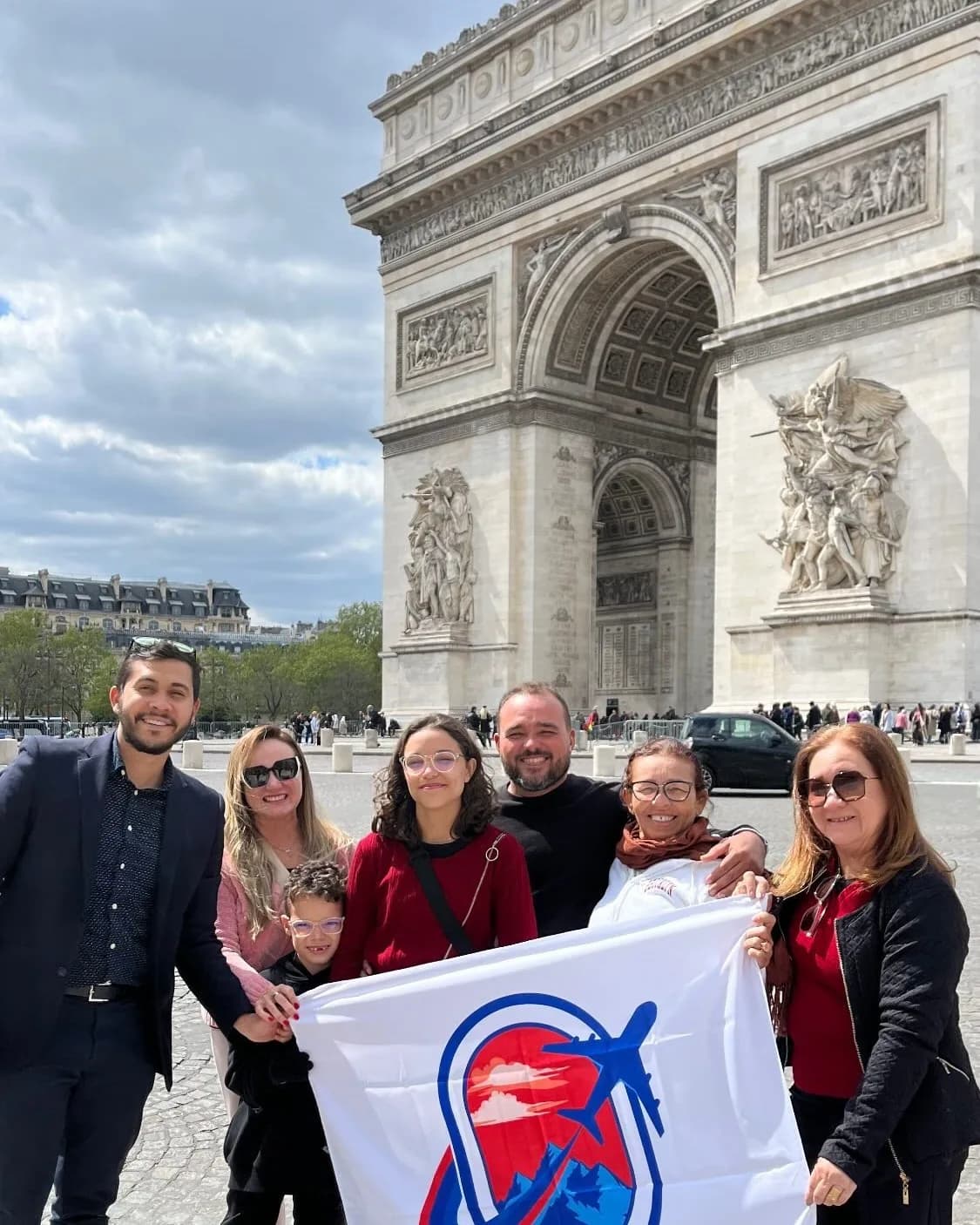 Viajantes da Sena Tour em Paris, no Arco do Triunfo